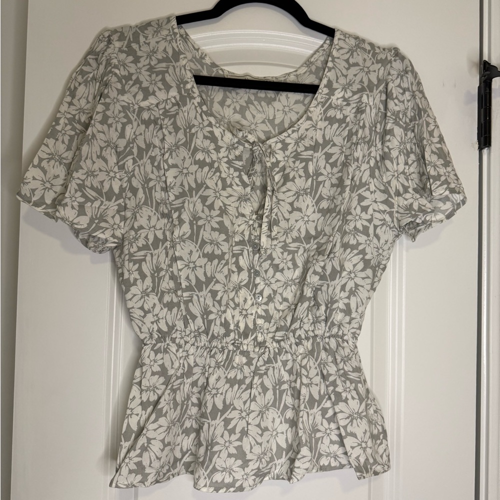 Abercrombie & Fitch White and Gray Puff Sleeve Peplum Blouse